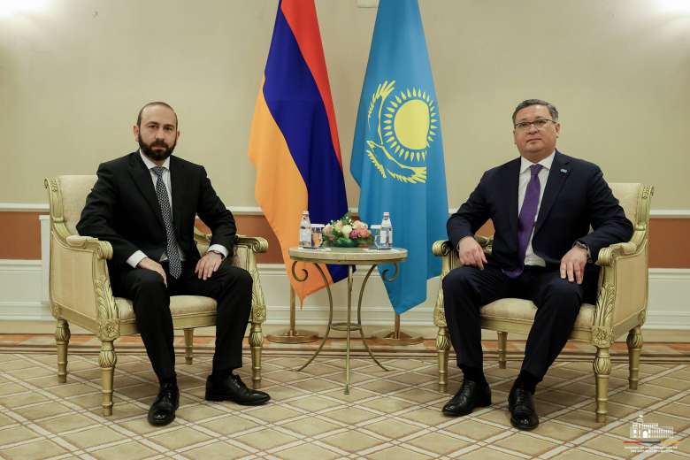 Արարատ Միրզոյանը հանդիպում է ունեցել Ղազախստանի փոխվարչապետ Մուրատ Նուրտլաուի հետ
