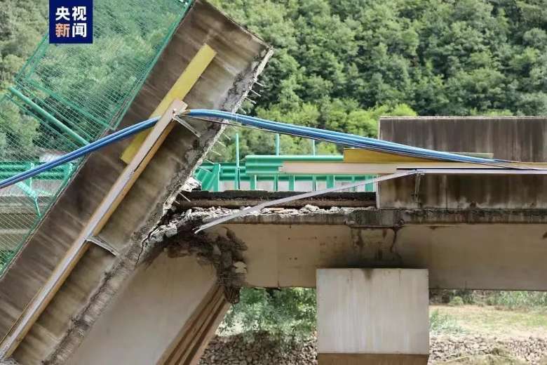 Չինաստանում կամուրջ է փլուզվել. 11 մարդ է մահացել